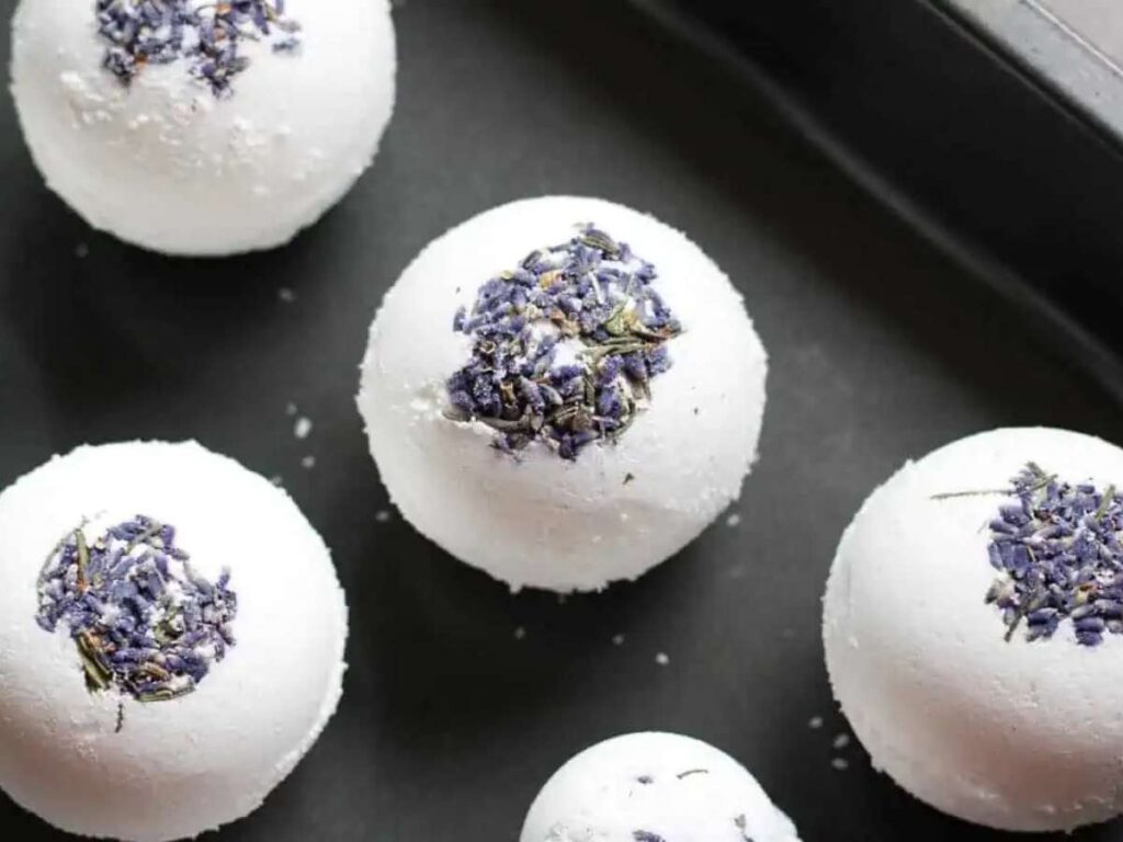 Top 6 Benefits of Using Bath Bombs 1